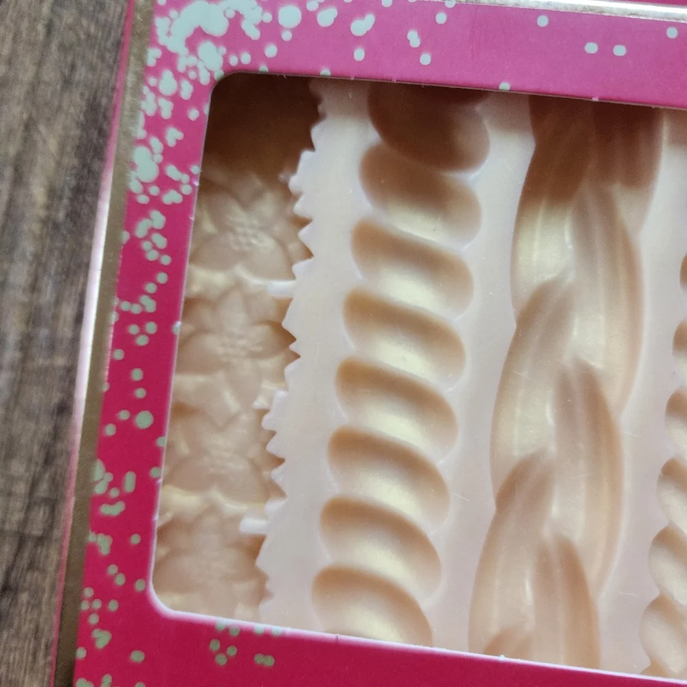 Pie Crust Mold - Picture 7 of 10